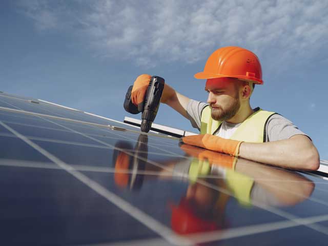 Fachgerechte Montage von Solarmodulen in Marburg